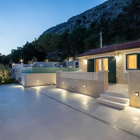 Luxury With Private Heated Pool ,near Split Villa *