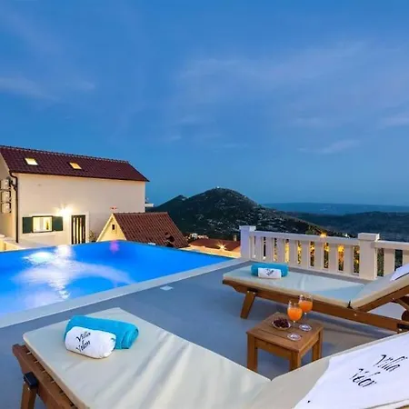Villa Luxury With Private Heated Pool ,near Split Gornje Sitno