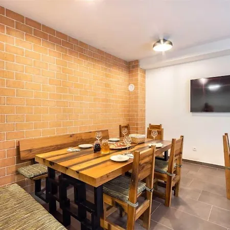 Villa Luxury With Private Heated Pool ,near Split Gornje Sitno