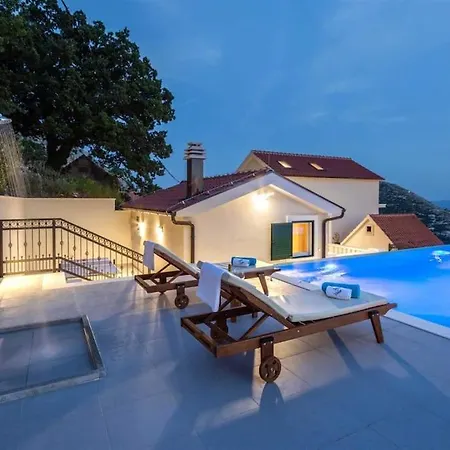 Villa Luxury With Private Heated Pool ,near Split Gornje Sitno