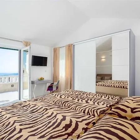 Villa Luxury With Private Heated Pool ,near Split Gornje Sitno